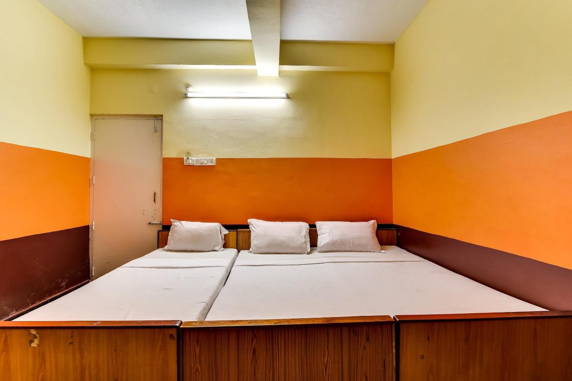 Hotel O Srinivasa Residency Lodge Tirupati Esterno foto